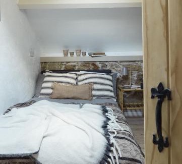 Knockaderry Cross Roads House | Pet-Friendly Kilquiggan Cottages for Family Getaways