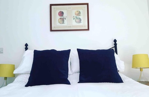 Saltash House | Relaxing KilquiteBarn Retreat in Scenic Cornwall