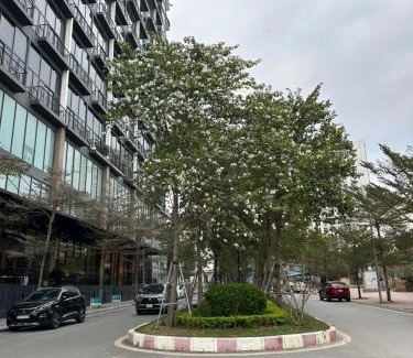 Tay Ho Apartment | Pet-Friendly PentStudio Westlake with Oceanfront Views