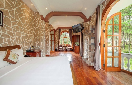 Phuong Resort | Discover Kim Resort: A 4-Star Retreat in Lush Nature