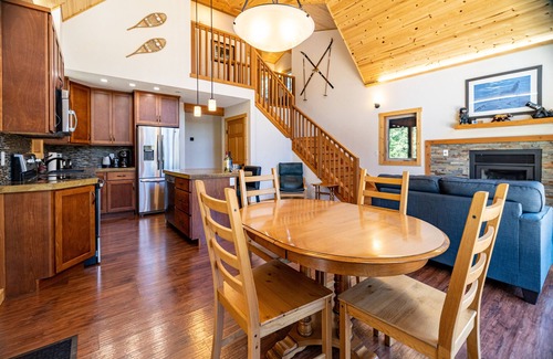 Nordegg Cabin | Pet-Friendly Kim's Cabin: Perfect Nordegg Getaway!