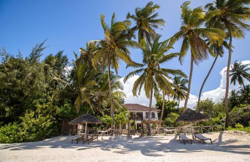 Bwejuu House | Elegant KIMA Serviced Beach House & Suites with Ocean Views
