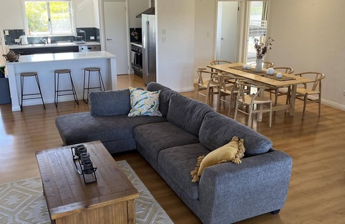 Warrenben House | Stylish 4 Bedroom Holiday Home with Family-Friendly Amenities