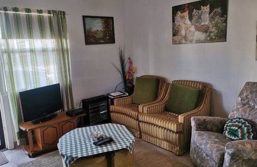 Kimba Apartment | Discover Kimba Units 5: Pet-Friendly Self-Contained Retreat