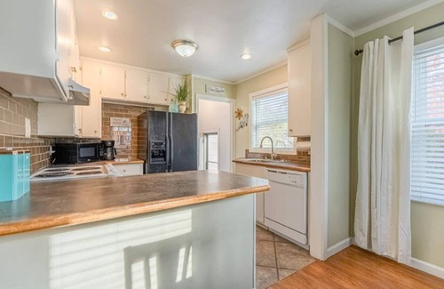 Richland House | Top-Rated Kimball Cottage: Family-Friendly with Breakfast & More