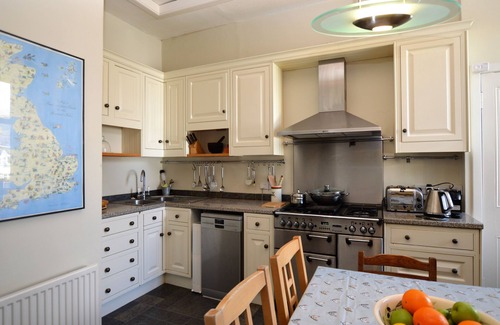 Kilmun Apartment | Kimberley Apartment: Pet-Friendly Retreat by the Shore