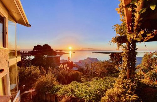 Stepneyville Apartment | Elegant Kimberley Three Penthouse on Nelson Waterfront