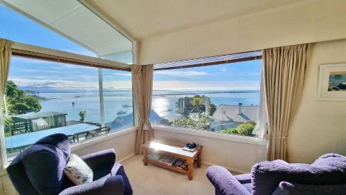 Stepneyville Apartment | Elegant Kimberley Three Penthouse on Nelson Waterfront