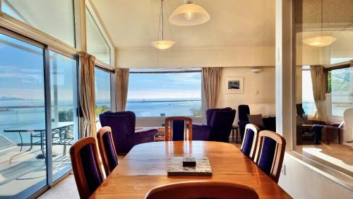 Stepneyville Apartment | Elegant Kimberley Three Penthouse on Nelson Waterfront