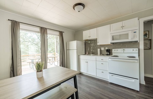 Kimberling City Hotel | Family-Friendly Kimberling Cove D1 with Pool and Restaurant