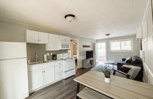 Kimberling City Hotel | Family-Friendly Kimberling Cove D1 with Pool and Restaurant