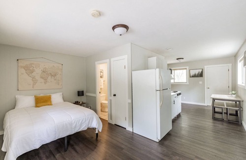 Kimberling City Hotel | Discover Kimberling Cove M1: Pool, Breakfast & Family Fun