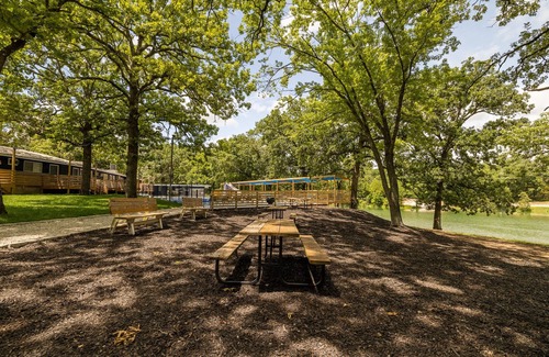 Kimberling City Apartment | Kimberling Cove M10: Family-Friendly Stay with Pool & Breakfast