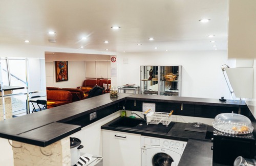 Osny Apartment | Kimia House Family: Modern 3-Bedroom Flat with Lake View