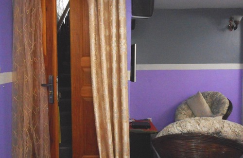 Akwa II Hotel | Discover Kimis Place: Family-Friendly with Dining Options