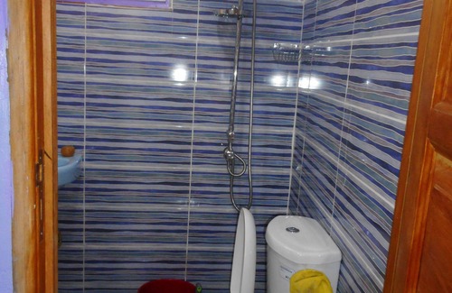 Akwa II Hotel | Discover Kimis Place: Family-Friendly with Dining Options