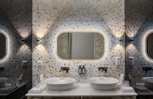 Orszagut Hotel | Elegant Kimpton BEM Budapest: Spa, Restaurant & Hot Tub