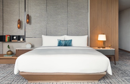 Chidlom Hotel | Experience Kimpton Maa-Lai Bangkok with Pool & Spa Access