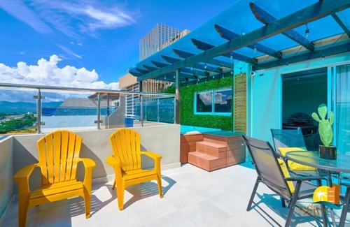 Punal Apartment | King Size Penthouse| Rooftop Jacuzzi| Pool Table| BBQ| 7 min Airport