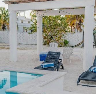 Telchac Puerto Apartment | Oceanfront KIN House: Guest Rated 10/10 with Pool Access
