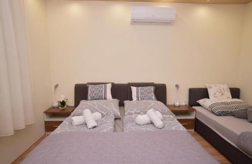 Mako Apartment | Family-Friendly Kinder Apartman with Spa and Hot Tub Access