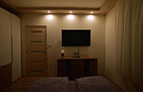 Mako Apartment | Family-Friendly Kinder Apartman with Spa and Hot Tub Access