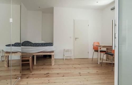 Siegen Apartment | Family-Friendly Stay at Kinderklinik, Steps from the Station