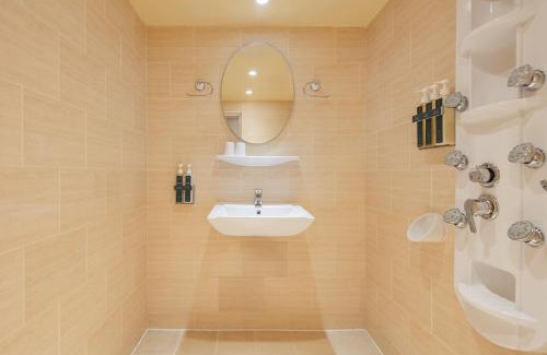 Cianjhen District Hotel | Discover Kindness Hotel Wu-Jia: Family-Friendly Stay