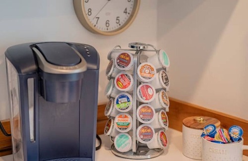 Lynchburg House | King + 2 Queen Beds | 3 Smart TV`s | *WALK to LU*