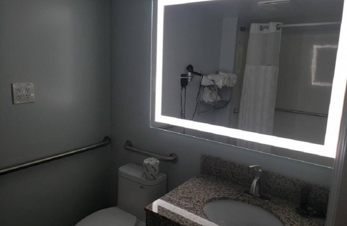 Henderson Apartment | Accessible King Room at Envi Boutique Hotel with Kitchen