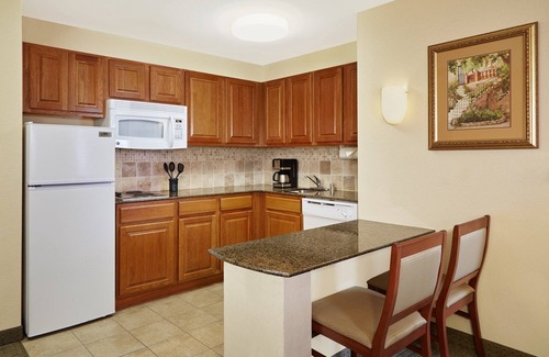 Franklin Condo | Comfortable Stay with Pool, Gym & Free Breakfast Included