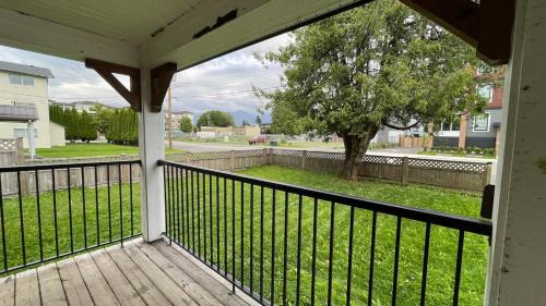 Chilliwack Proper Village West House | Cozy Queen Rooms at J&J Chilliwack for Family Stays