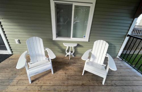 Chilliwack Proper Village West House | Cozy Queen Rooms at J&J Chilliwack for Family Stays