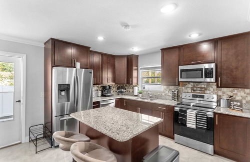 Colonialtown North House | Top-Rated King Bed Cottage with Private Yard & Pet Friendly