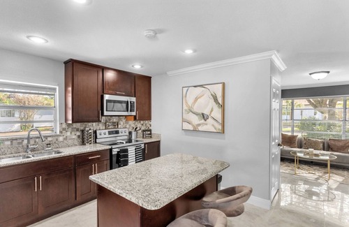 Colonialtown North House | Top-Rated King Bed Cottage with Private Yard & Pet Friendly