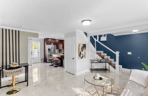 Colonialtown North House | Top-Rated King Bed Cottage with Private Yard & Pet Friendly
