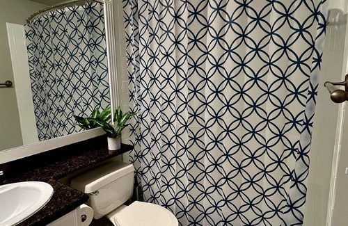 Cityplace Apartment | King Bed - 2 bed uptown West Village, Katy trail