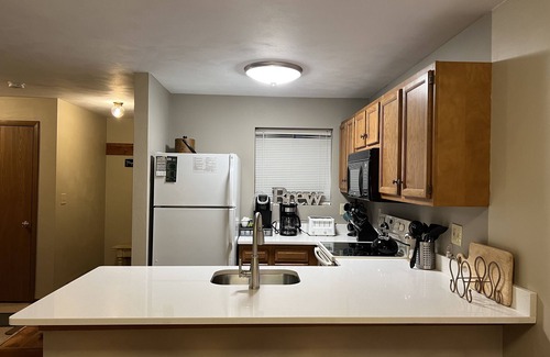 Hidden Valley Condo | Inviting 2BR/2BA Retreat with Pool & Free Living Treasures Tickets