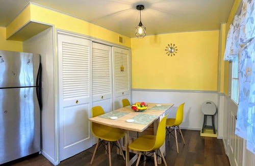 Waukegan House | Stylish Home with King Bed near Naval Base & 6Flags