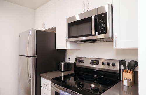 Westlake Village Condo | Top-Rated KING Bed Suite with Ocean View Near Malibu