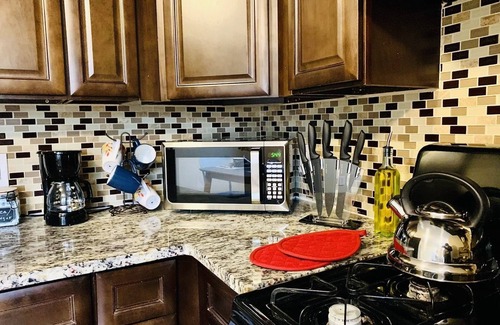 Sharon Hill Apartment | Comfortable King Bed Apartment in Suburbs for Extended Stays
