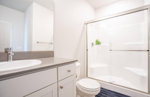 Vancouver Apartment | Boho Room with King Bed near Local Cafes & Grocery Store