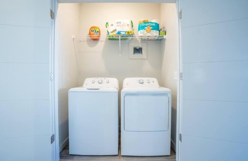Vancouver Apartment | Boho Room with King Bed near Local Cafes & Grocery Store