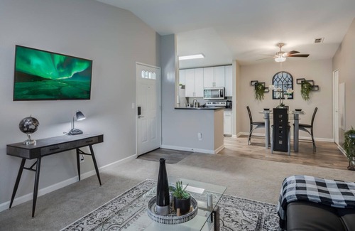 Rocklin Apartment | Cozy King Bed Master Suite with Pool & Spa Amenities