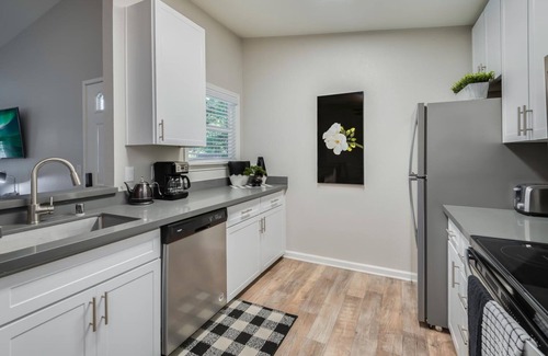 Rocklin Apartment | Cozy King Bed Master Suite with Pool & Spa Amenities