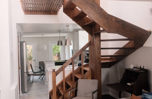 Southwest Quadrant House | Elegant King Bed Retreat in Serene Old Town Escape