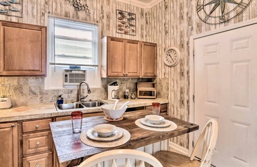 San Jacinto Cottage | Pet-Friendly Retreat with Ocean View and Free Parking