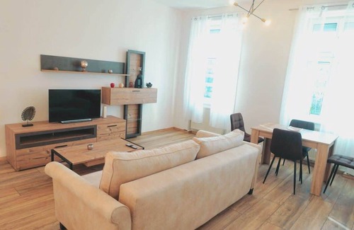 Himmelpfortgrund Apartment | King bed free parking fast wifi pet friendly