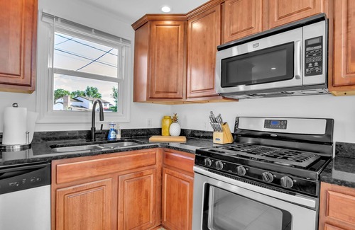 Cheektowaga House | Inviting King Bed Retreat with Spa, Kitchen & Hot Tub