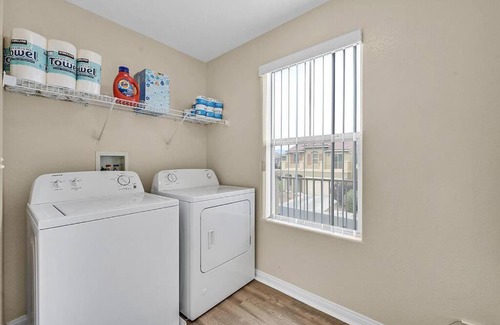 Las Vegas House | Master Suite with King Bed - Perfect for Families & Pets!
